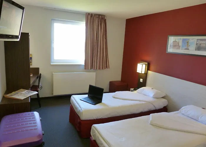 Dc Charleroi Airport 3*